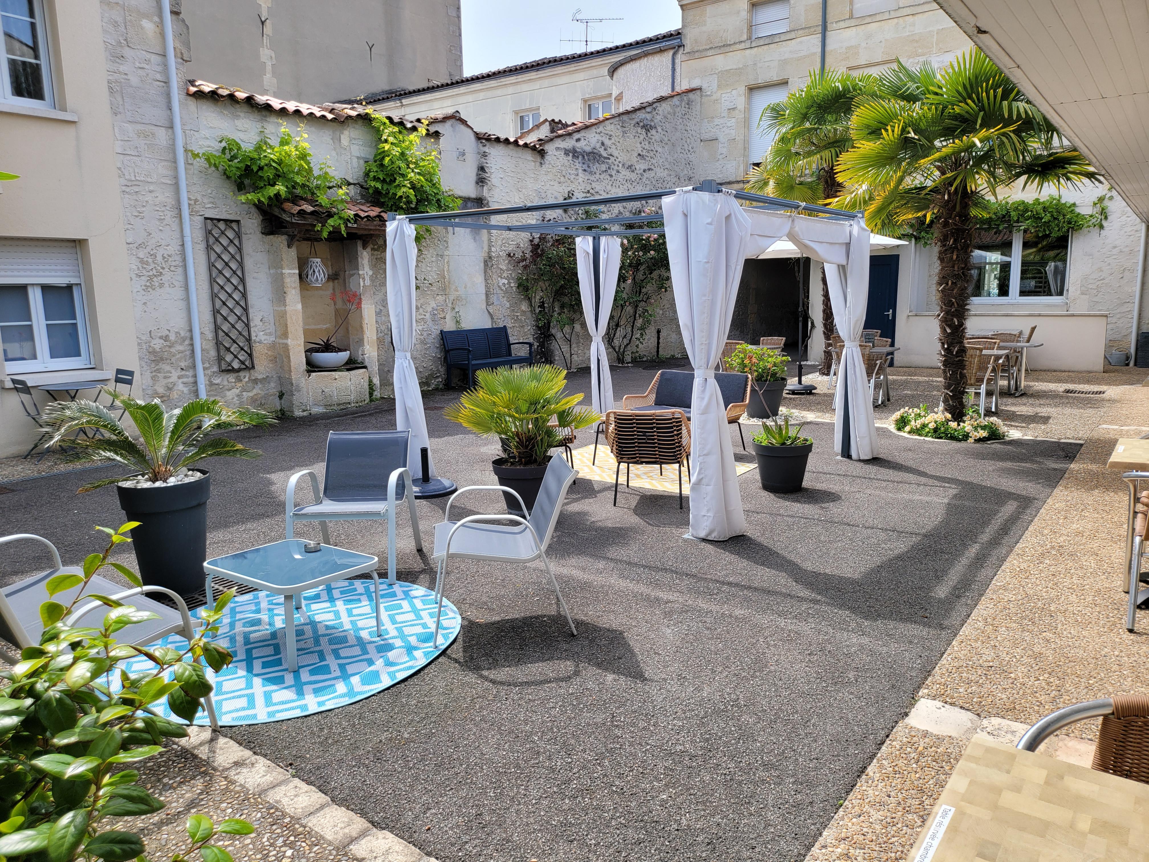 Cit'Hotel Le Cheval Blanc Cognac Centre Exterior foto