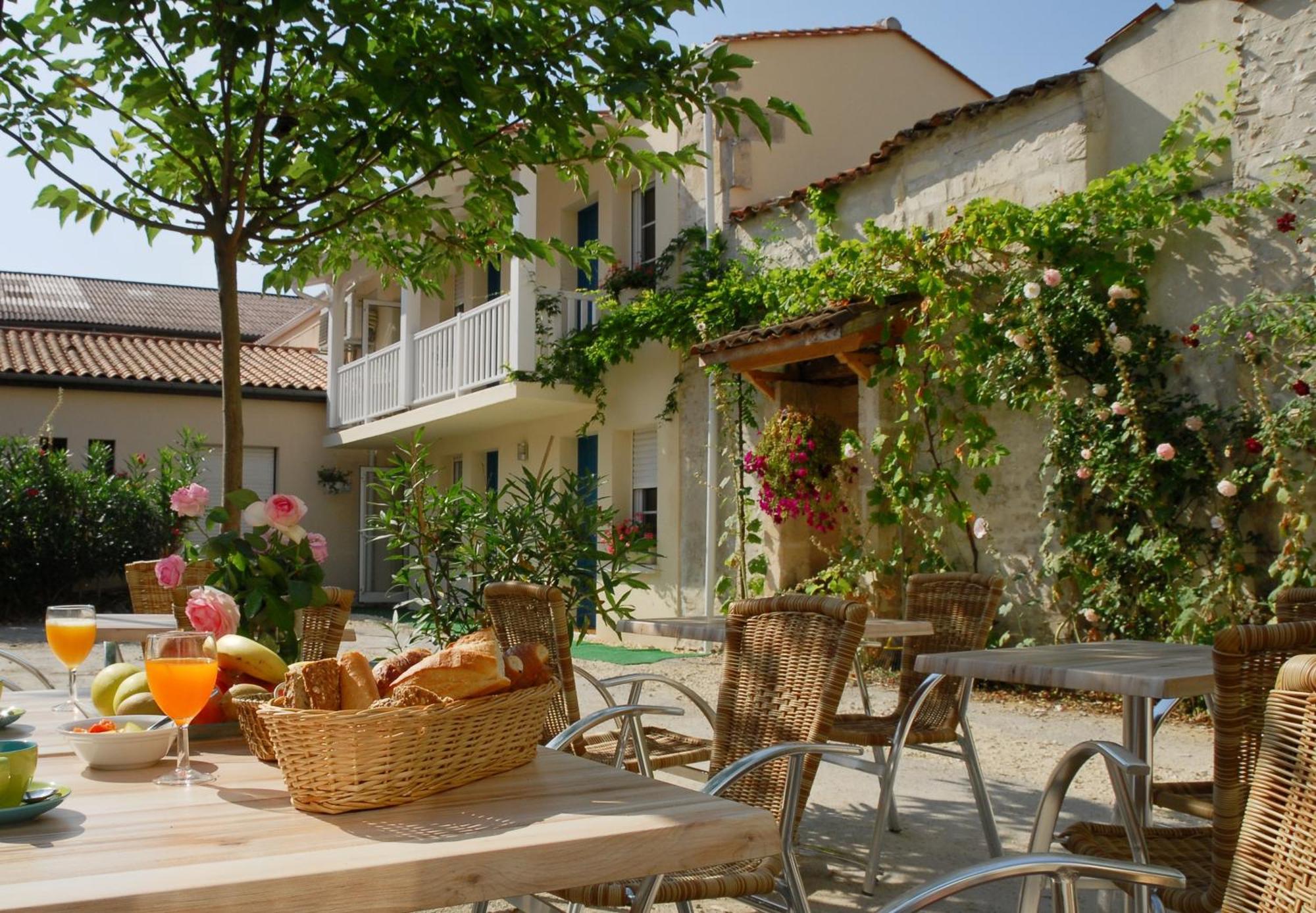 Cit'Hotel Le Cheval Blanc Cognac Centre Exterior foto
