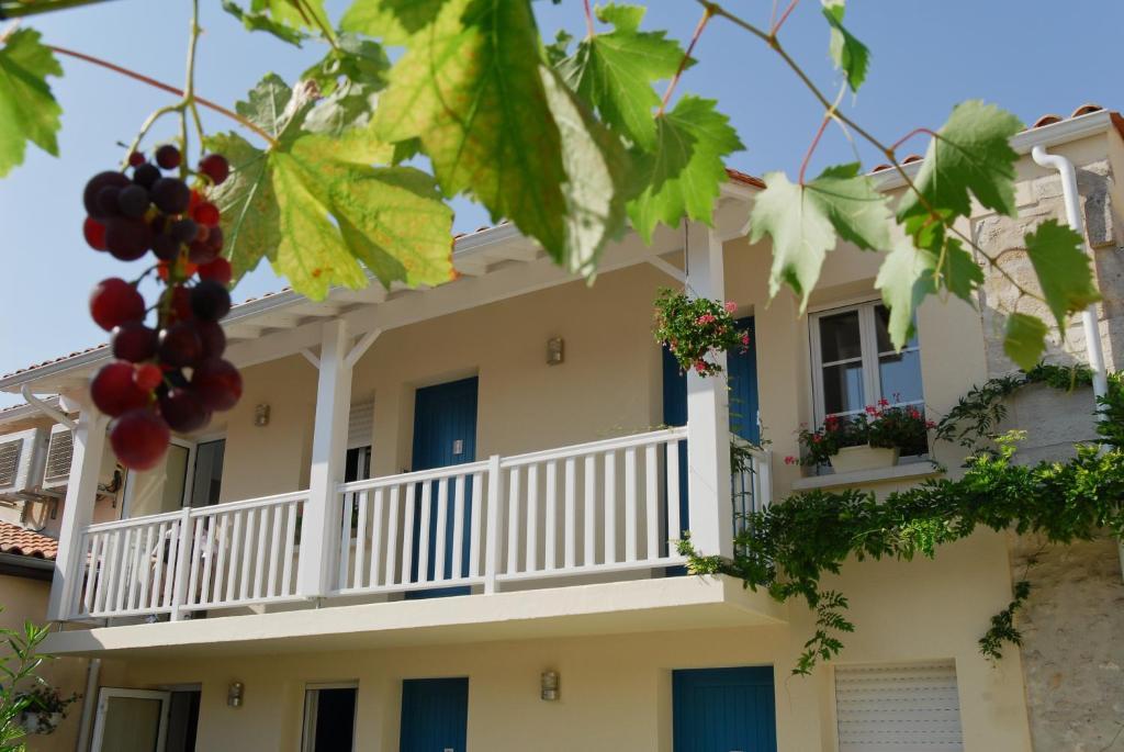 Cit'Hotel Le Cheval Blanc Cognac Centre Exterior foto
